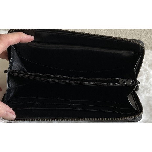 Reaction By Kenneth Cole Women Black Zip Around Organizational Wallet - Picture 3 of 3